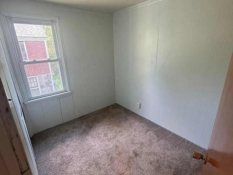 237 Collins Dr — Photo 5
