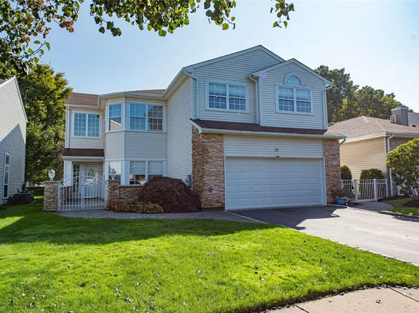 73 Hamlet Drive #73, Hauppauge, NY 11788