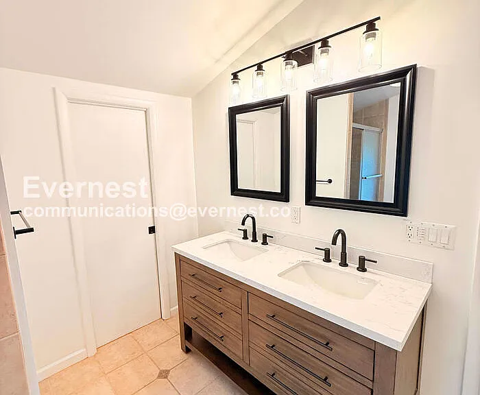 1557 Leroy St — Photo 16