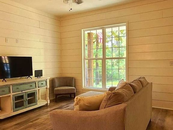2nd image of 201 Sunny Hill Dr