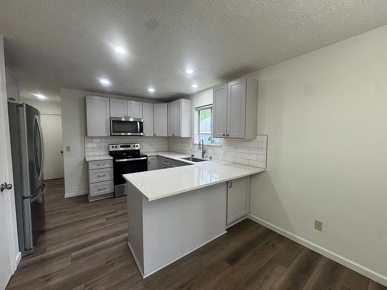 6920 N Old Fort Dr — Photo 9