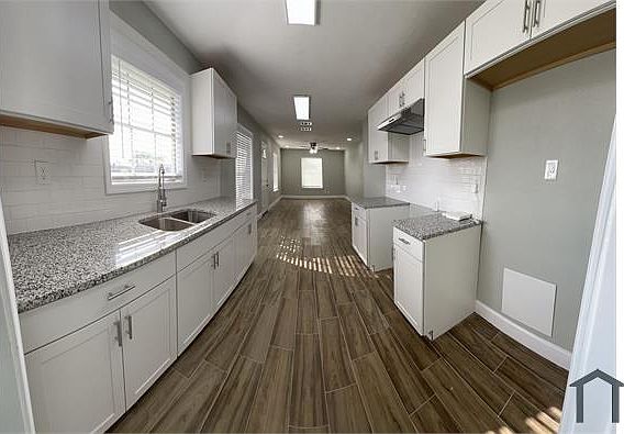 1st image of 2927 Dasa Leo St