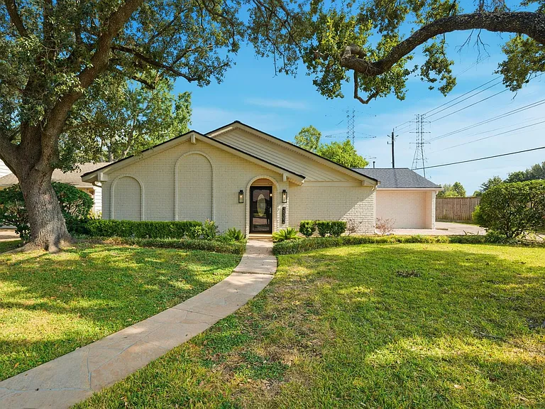 2502 Hollow Hook Rd — Photo 1