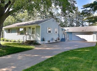 6941 11th St N, Oakdale, MN 55128