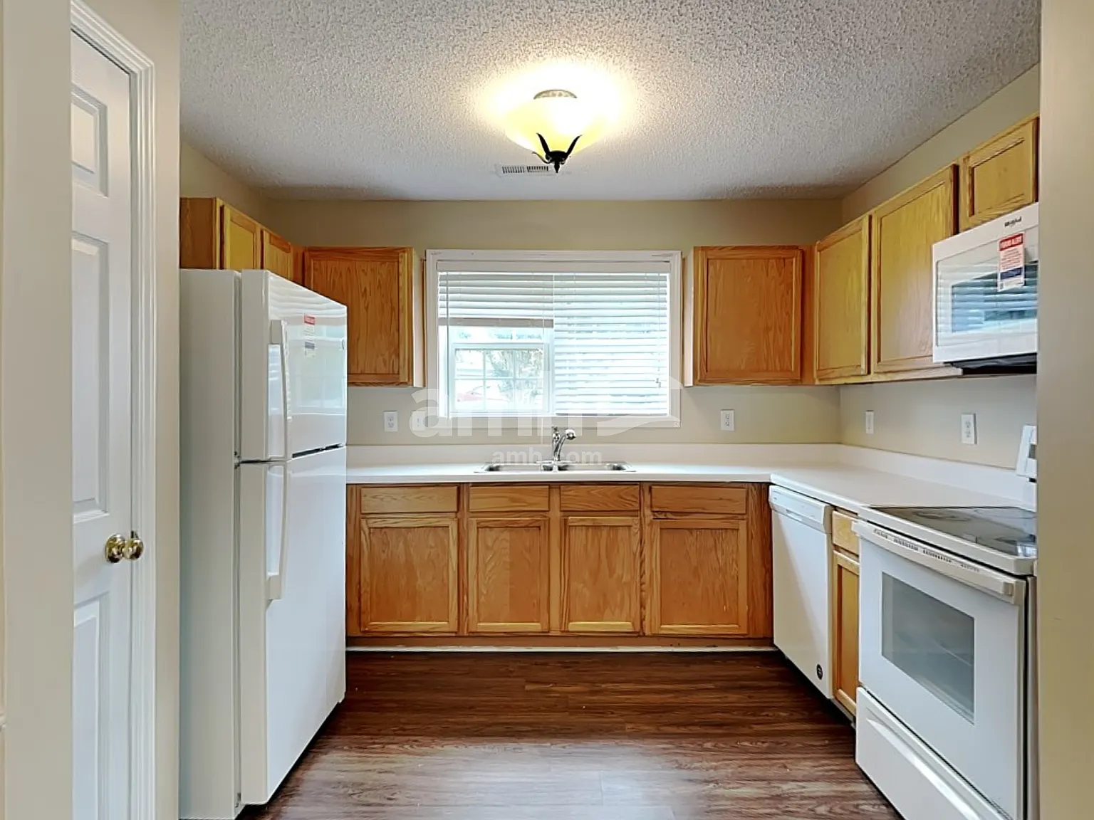 4 bed, 2.0 bath, 1533 sqft, $2,060 — Photo 3