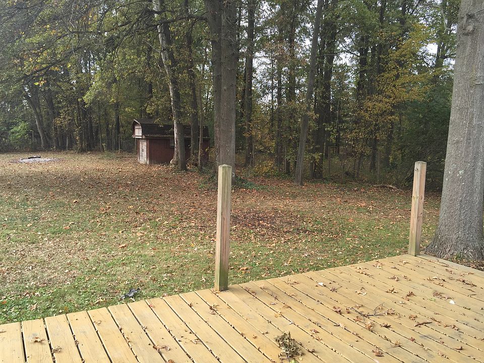 Private back yard w/shed
