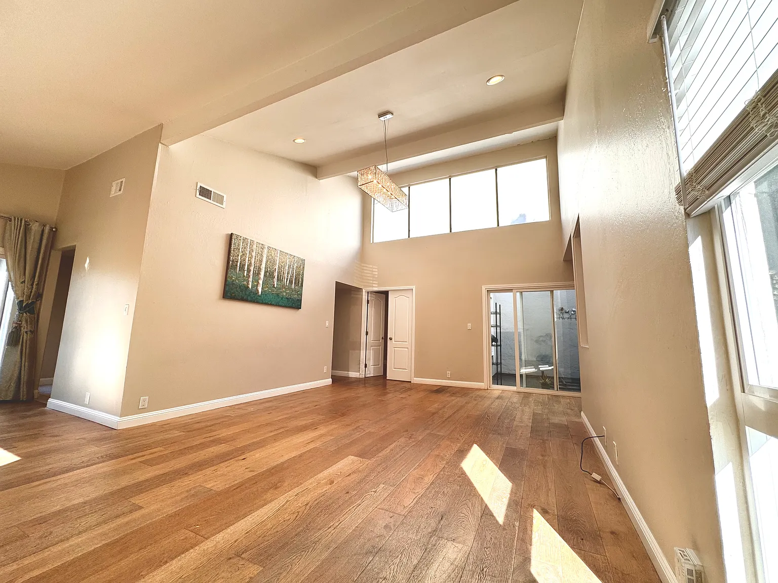 3 bed, 1370 sqft, $5,350 — Photo 2