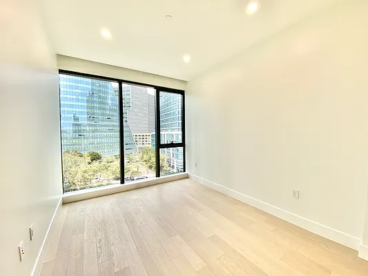 Rented by Modern Spaces | media 13