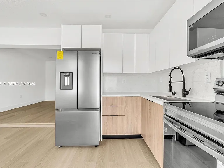 1611 NE 50th Ct #4 — Photo 1