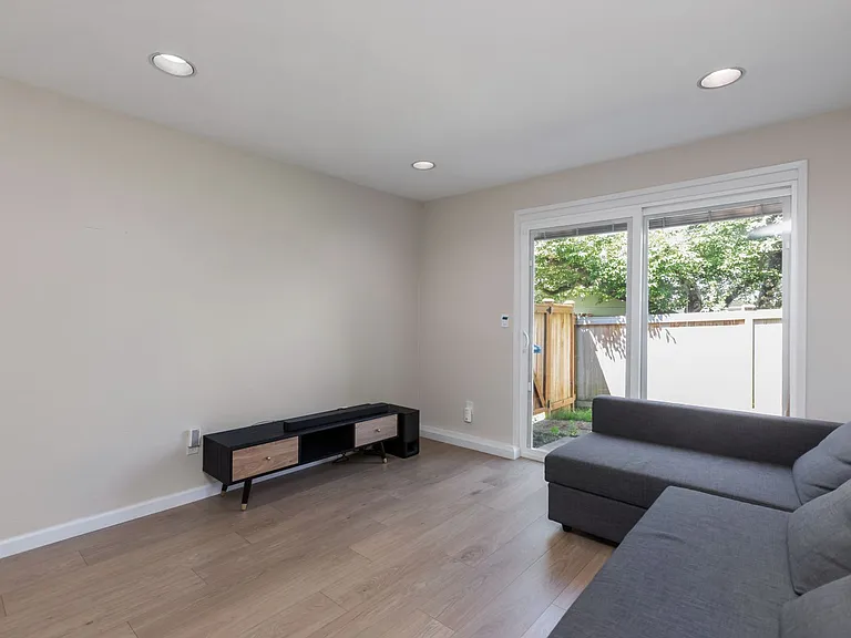 1404 NW 198th St — Photo 36