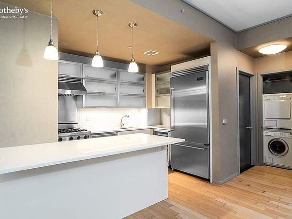 5th image of 105 Norfolk St APT 4B