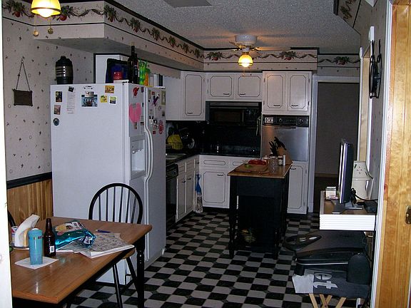 Eat-in Kitchen