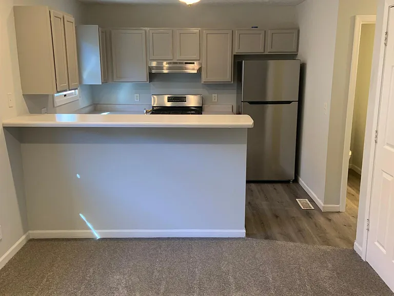 102 W Shelbourne Dr — Photo 3