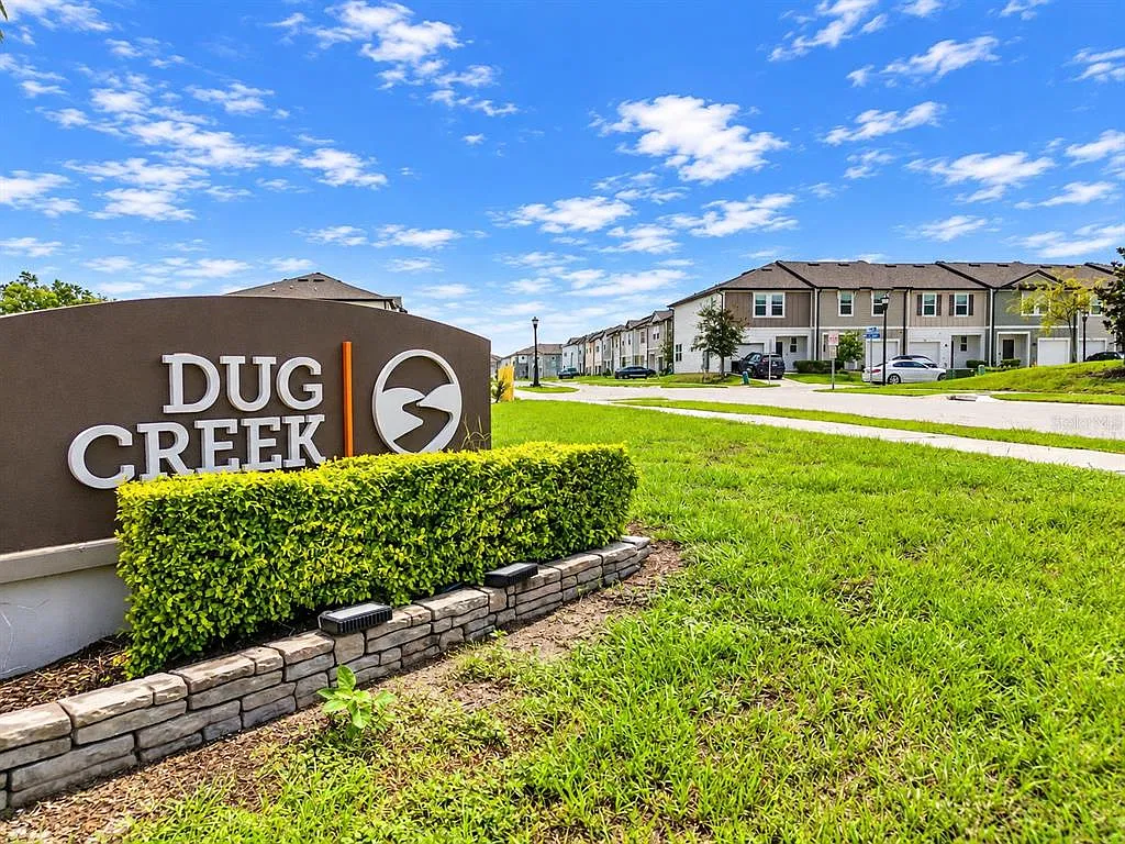 3 bed, 2.5 bath, 1471 sqft, $2,390 — Photo 4