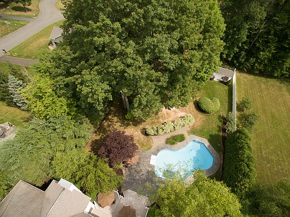 2nd image of 113 Gullane Dr
