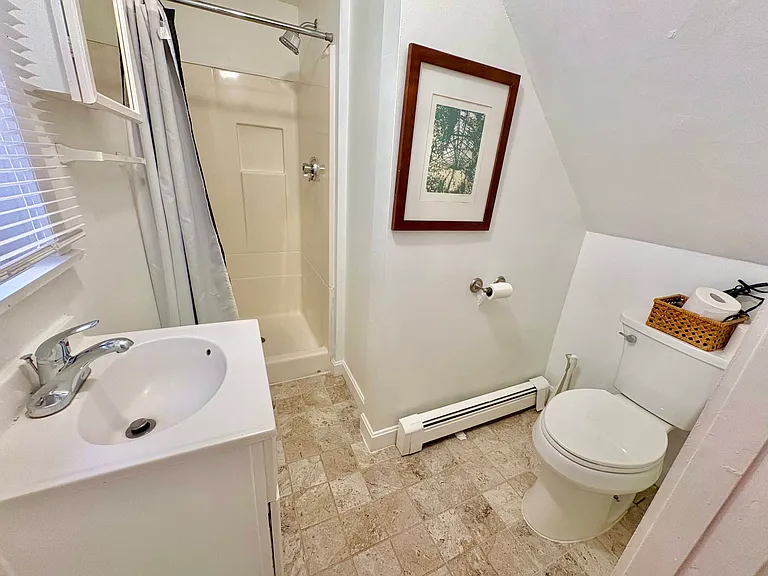 285 Roxbury St — Photo 5