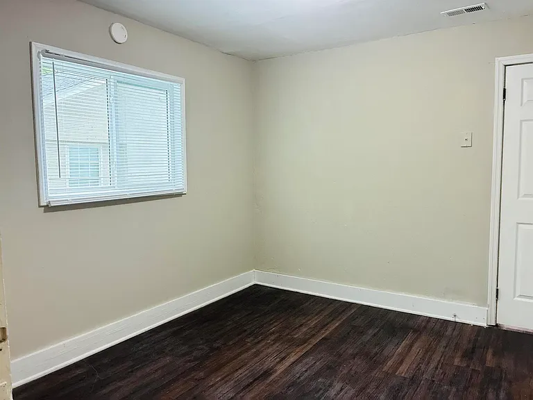 819 Buffalo St — Photo 4