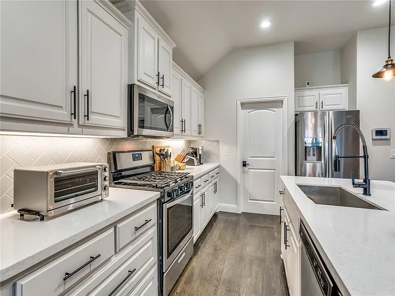5517 Holloway Hl — Photo 10