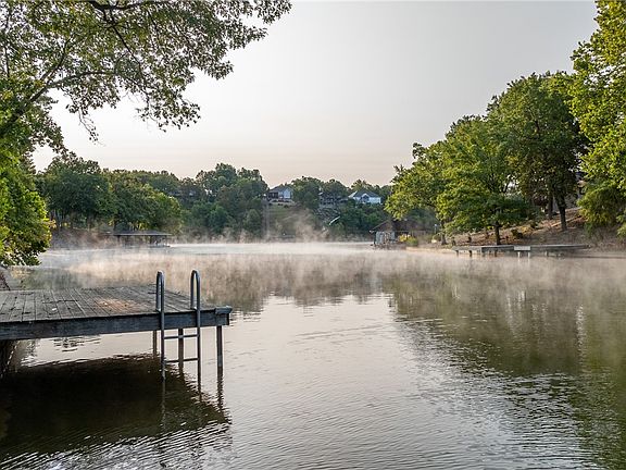 2nd image of 28 Dunkeld Dr