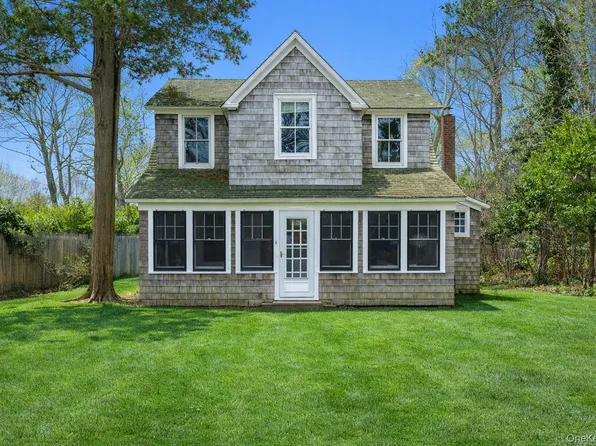 4 Weesuck Avenue, East Quogue, NY 11942