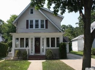 22 Jarvis Pl, Lynbrook, NY 11563