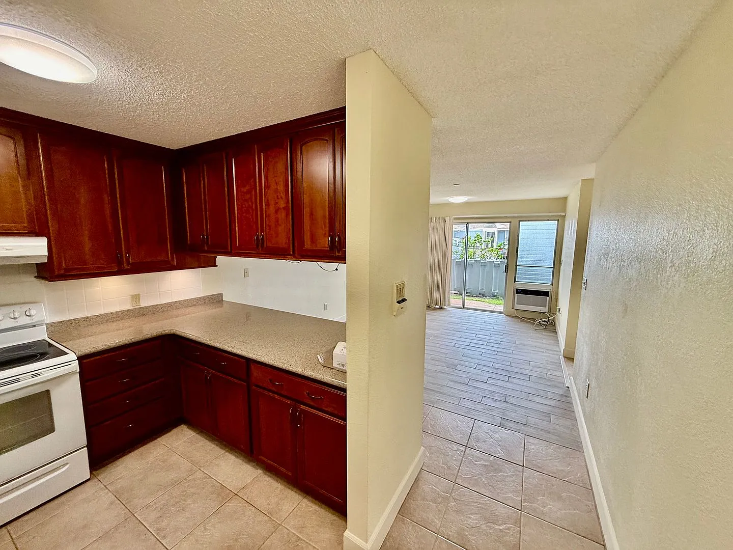 Ola Loa Retirement Community/2BD/1.5BA/1PK — Photo 2