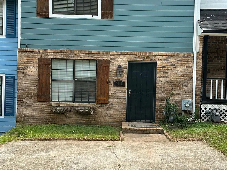 Flagstone Way — Photo 1