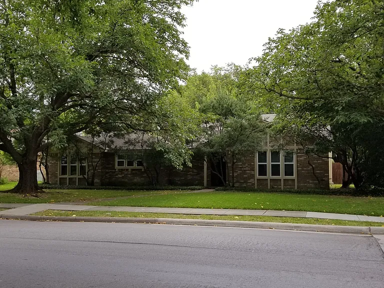 900 Rivercrest Blvd — Photo 1
