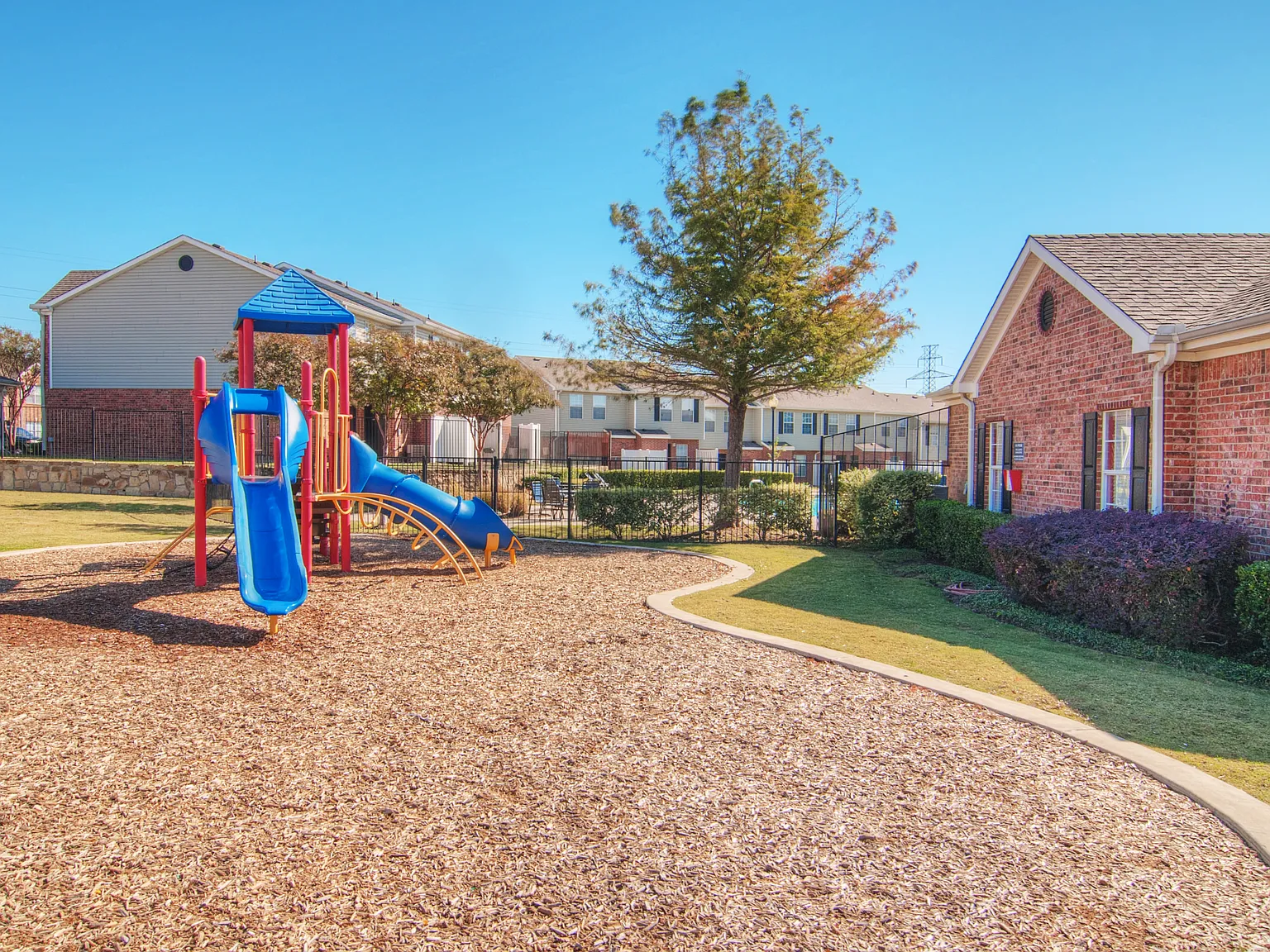 Meridian Apartments — Photo 1