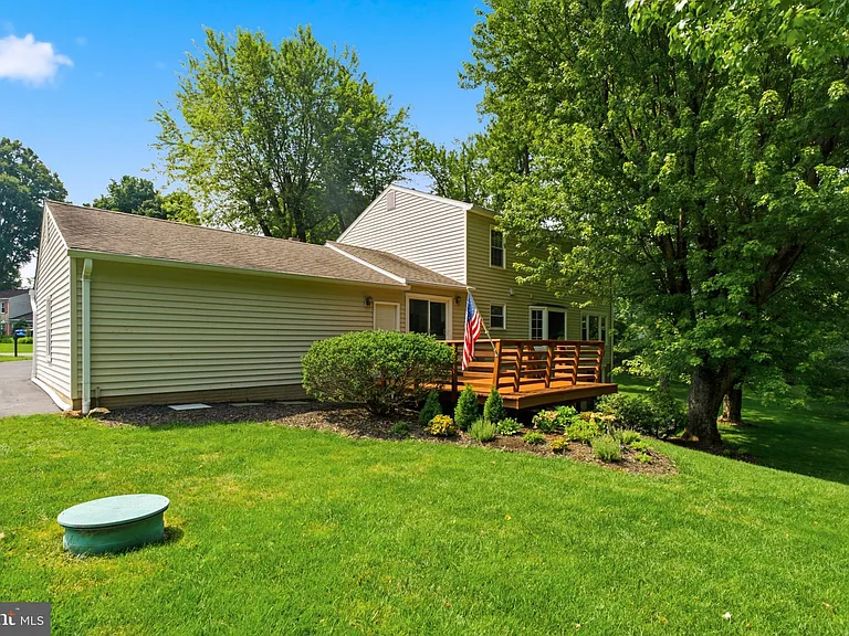 11414 Bronzedale Dr — Photo 55