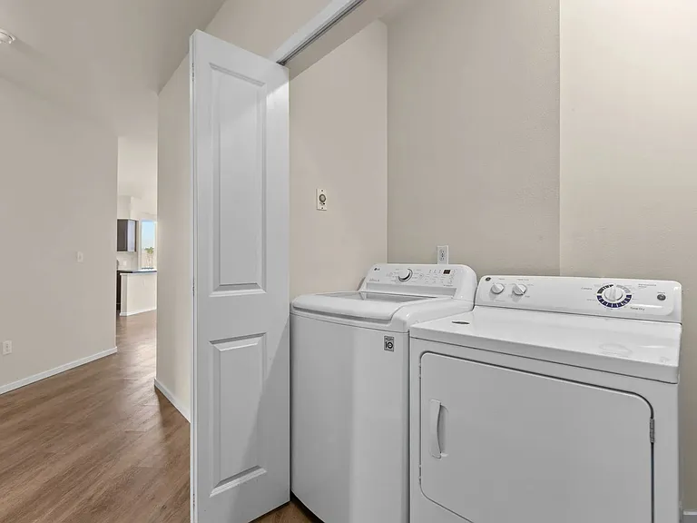 Creekside Apartments — Photo 25