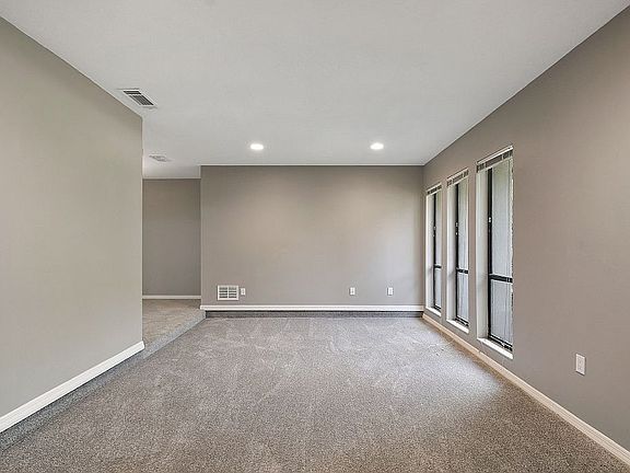 5th image of 9009 Lake Hope Dr