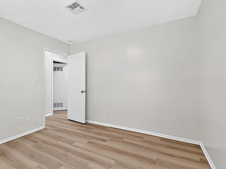 5168 Mapleridge Dr — Photo 18