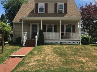 2 Central Ave, Wakefield, MA 01880