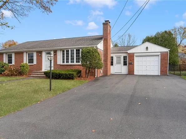 27 Priscilla Rd, Woonsocket, RI 02895