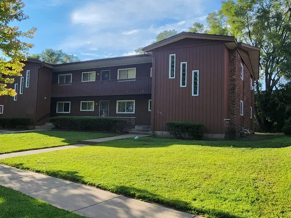 1687 Maple Ln, Elgin, IL