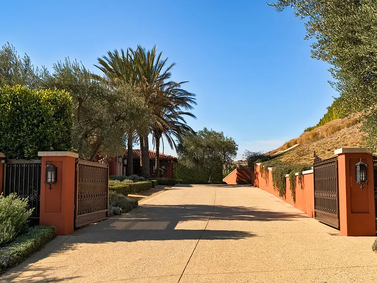 6093 Murphy Way — Photo 6