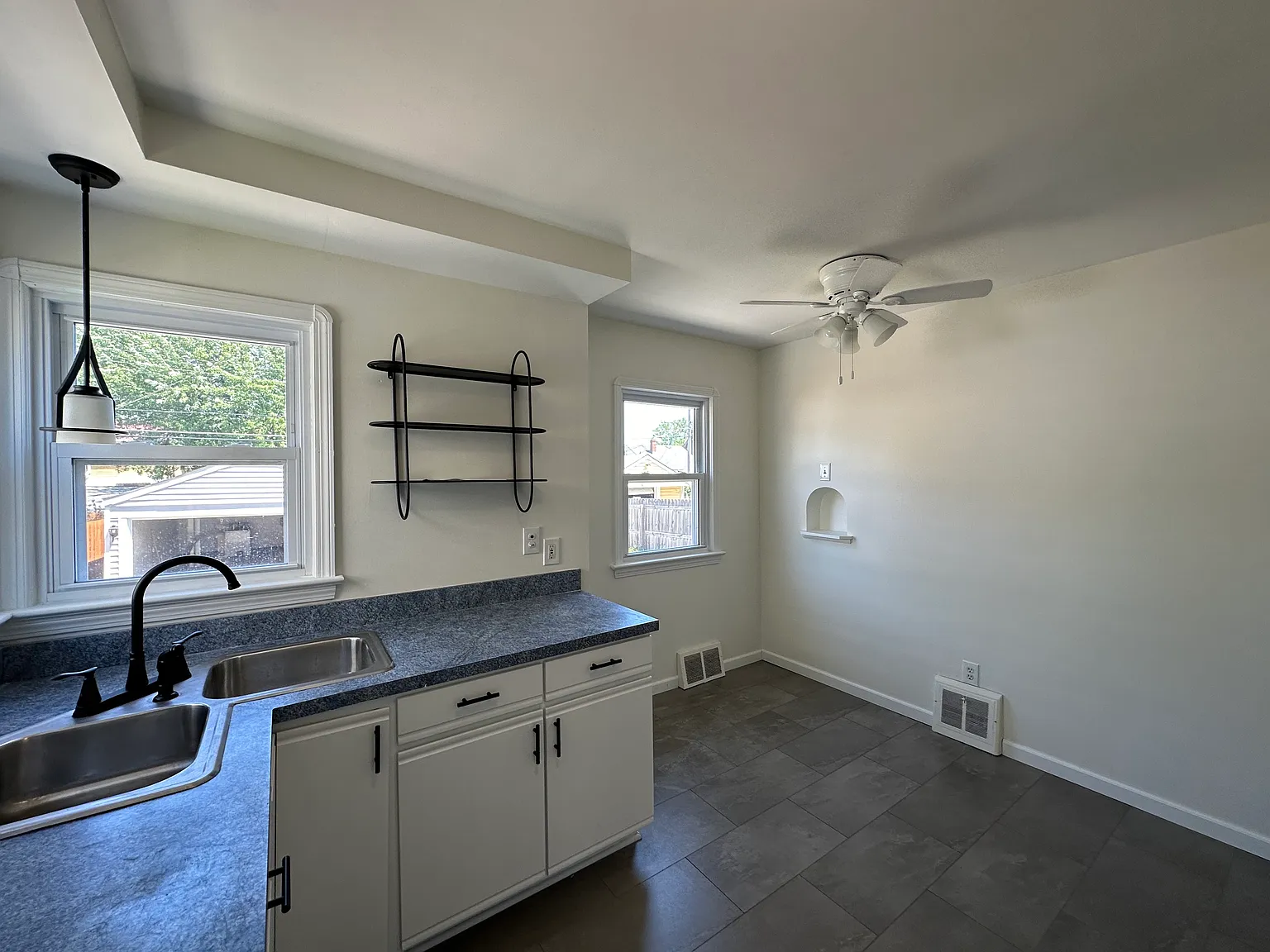 3 bed, 1178 sqft, $1,950 — Photo 3