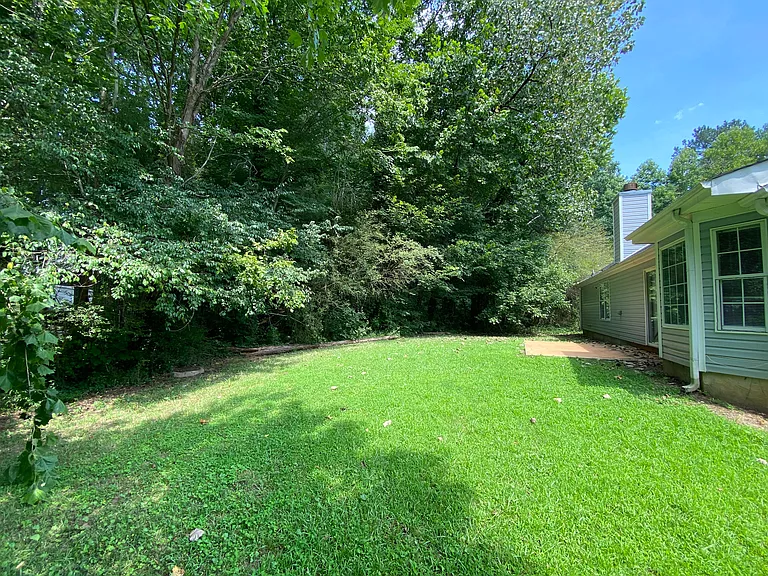 1810 Killarney Dr SW — Photo 4