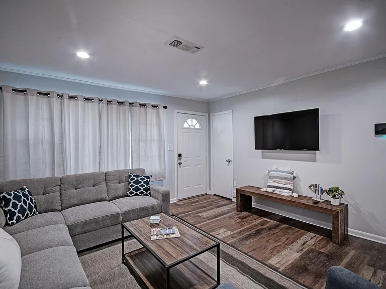 403 Turtle Creek Dr — Photo 3