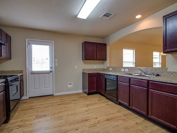 5th image of 18743 Dennington Dr