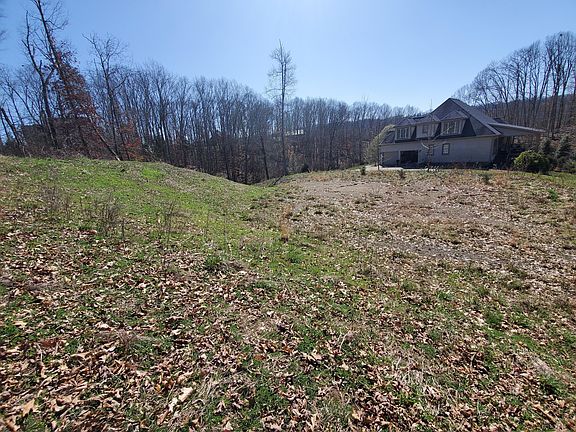 3rd image of Windridge Dr