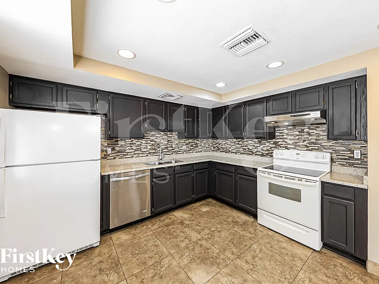 3550 E Thunderbird Rd — Photo 9