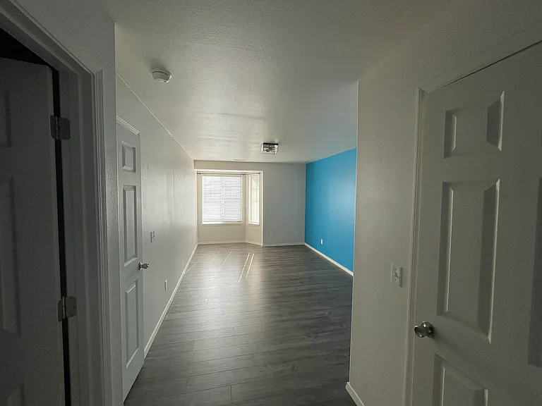 1094 Longbow Ln #E — Photo 7