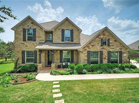 2nd image of 22009 Esmeralda Dr