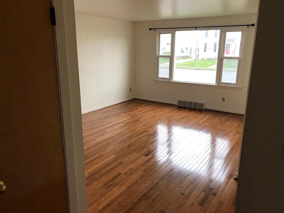 1st image of 124 Woodward Ave