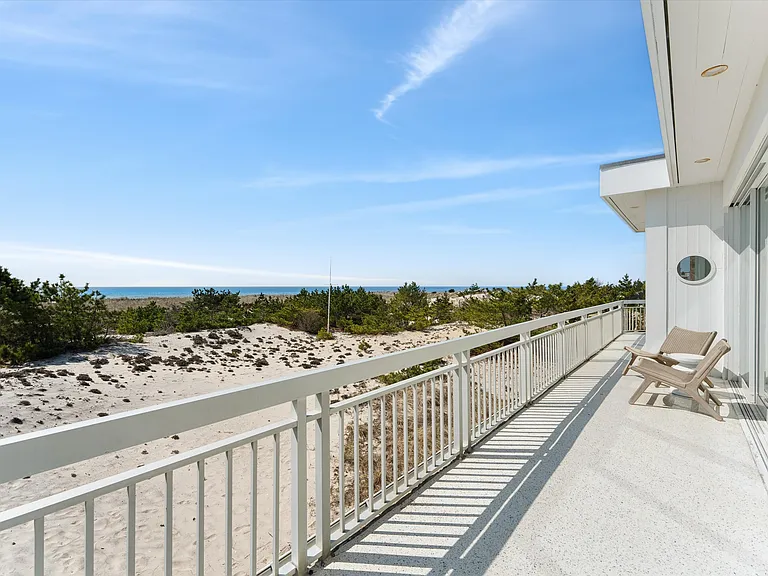 413B Dune Rd — Photo 14