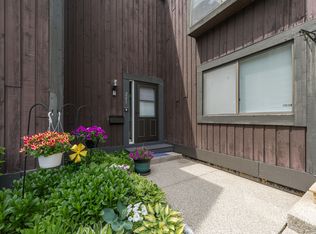 245 Ballantrae Ct, Kalamazoo, MI 49006