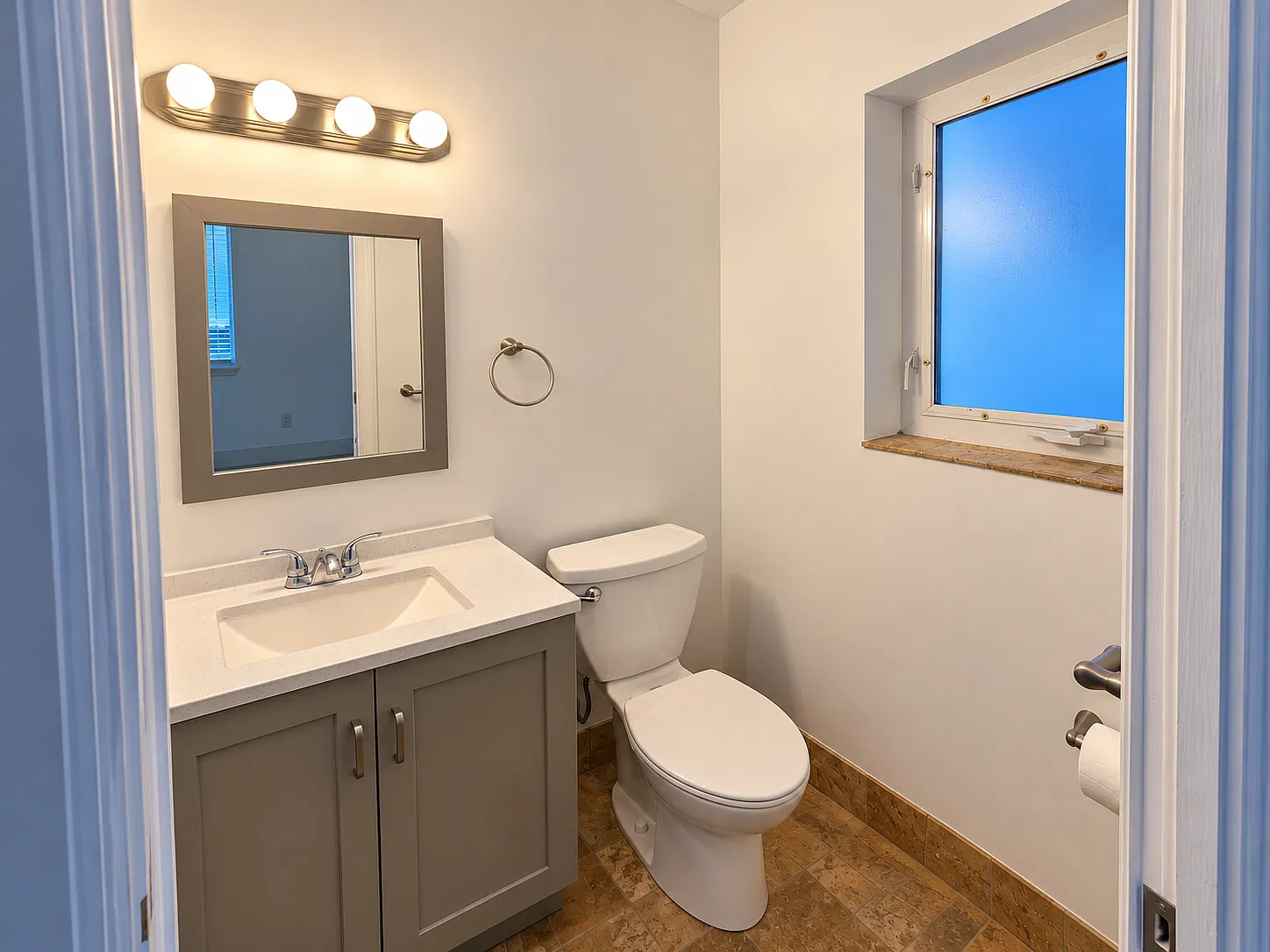 3 bed, 1296 sqft, $4,500 — Photo 2