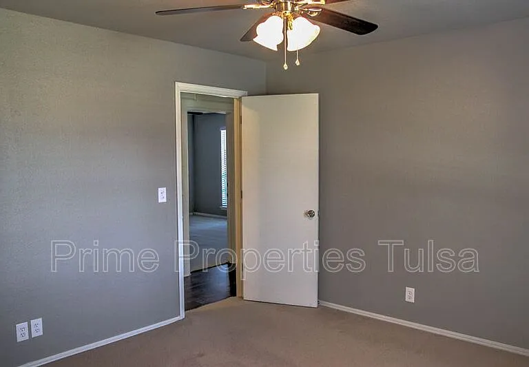7907 E 80th St — Photo 22